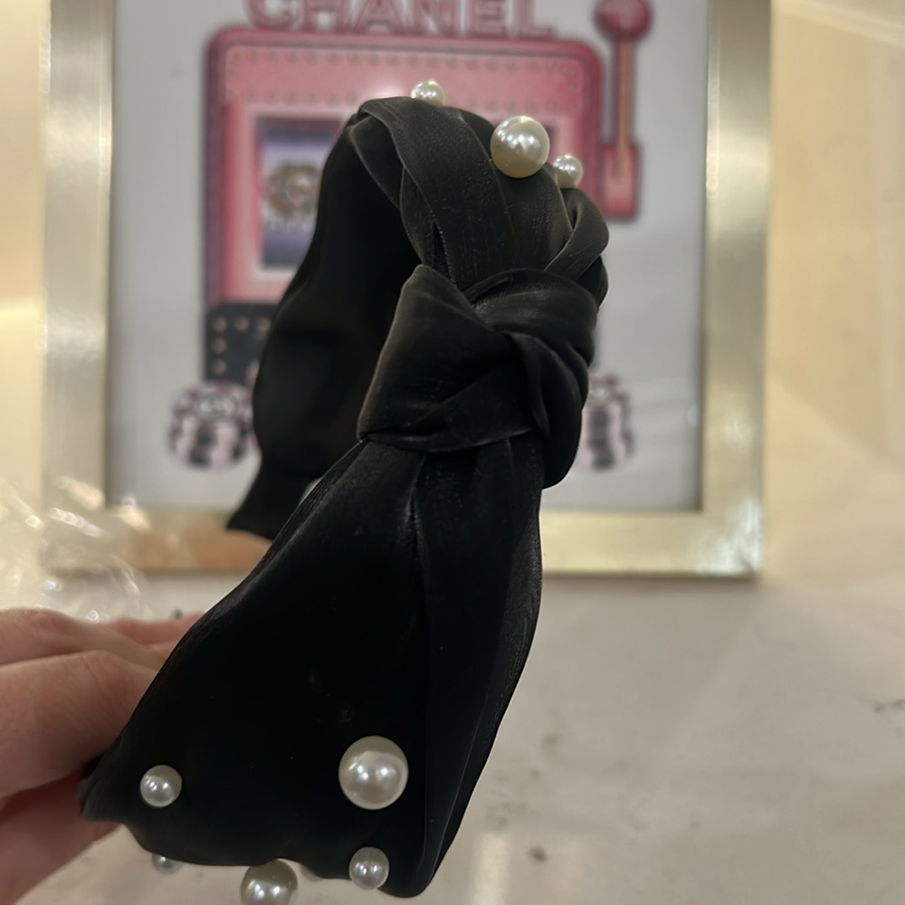 Black headband with pearls NIP - Picture 3 of 6